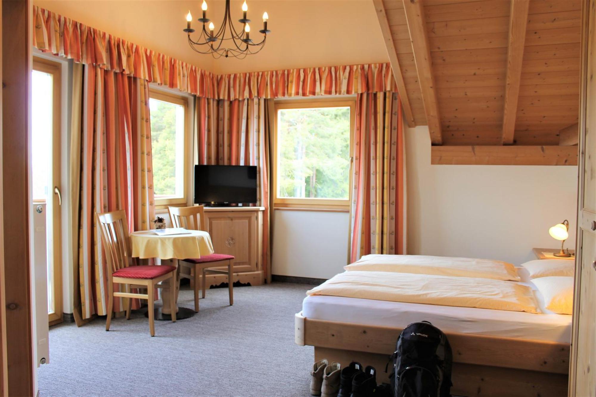 Hotel Landgasthof Laerchenwald Collepietra  Extérieur photo